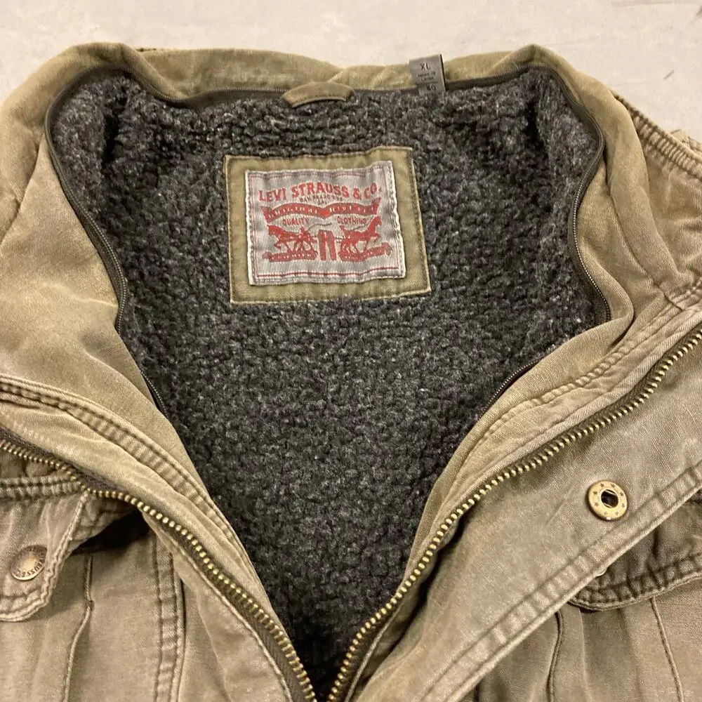vintage y2k fur lined Levi’s jacket